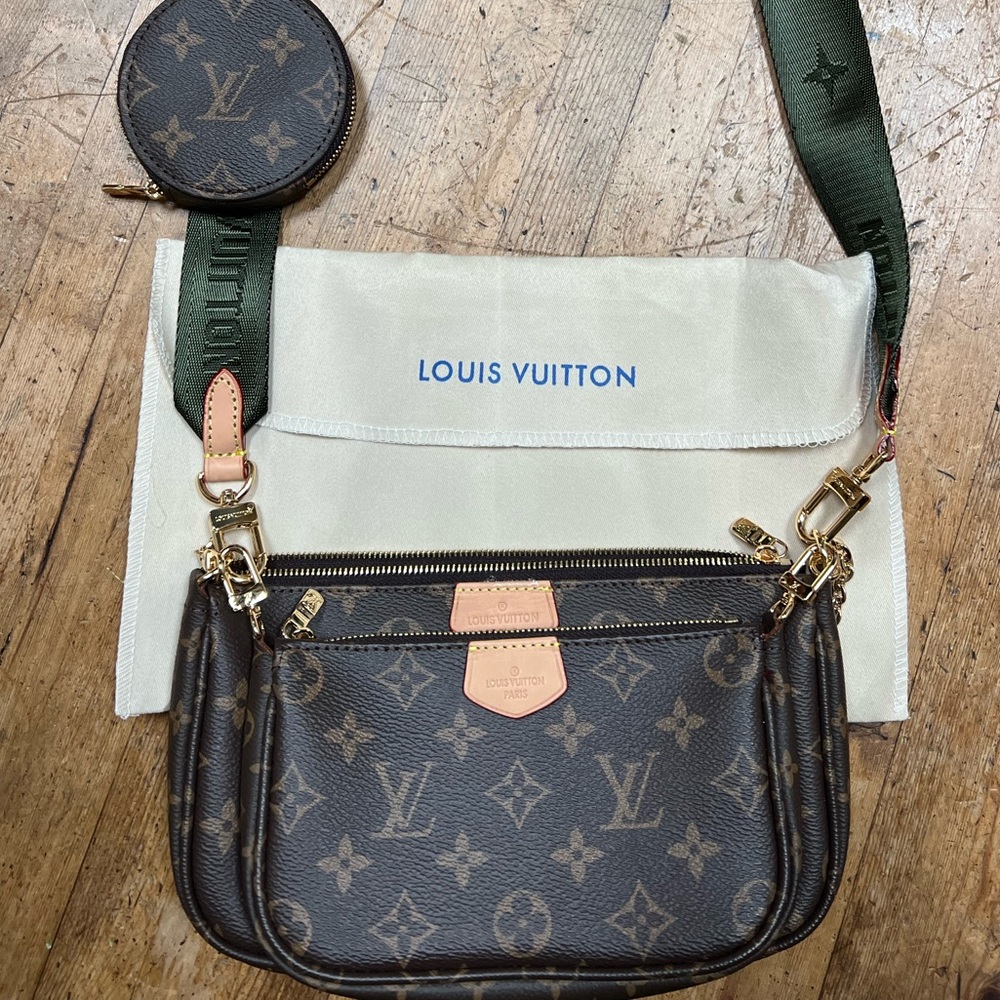 Designer look -Stylish Crossbody Handbag. New condition. Perfect for a LV look.